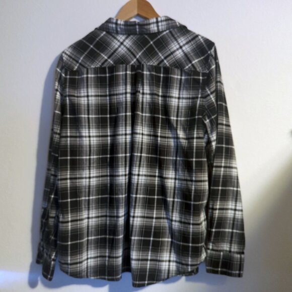 Classic-Fit Long-Sleeve Lightweight Plaid Flannel Size XL - Picture 6 of 8
